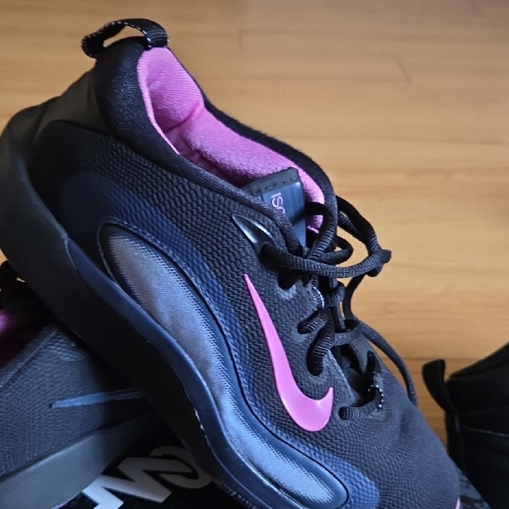 Nike Women's Black and Purple Sneakers